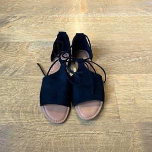 Black Universal Thread Goods Co Sandal!